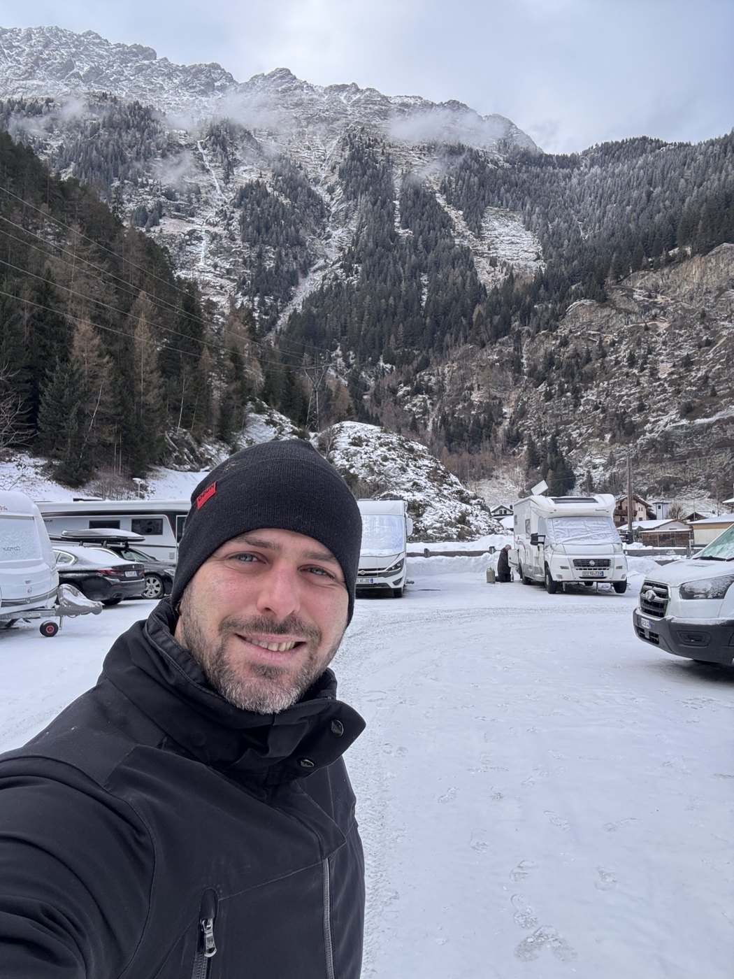 Giuseppe beim Camping in den Bergen